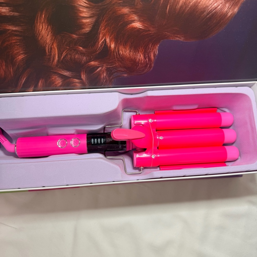 Luxe +‎ Willow  Tripple Barrel Waves Pink Hair Styling Tool - Picture 2 of 6
